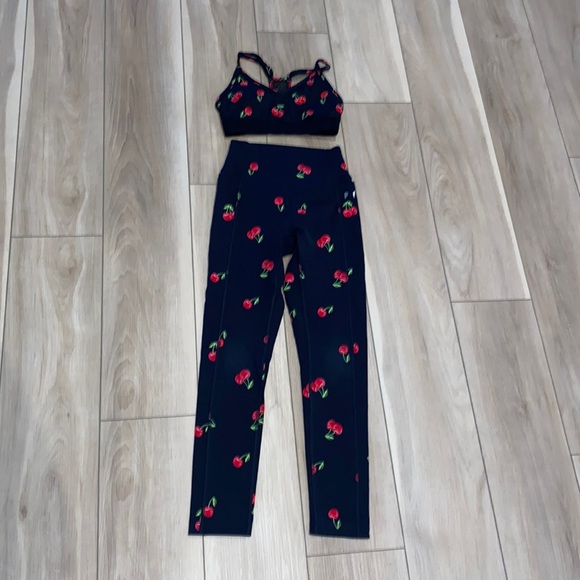 VGUC Victoria’s Secret PINK 2 Piece Athletic Outfit Set Size XS X-Small Cherry - Picture 1 of 13